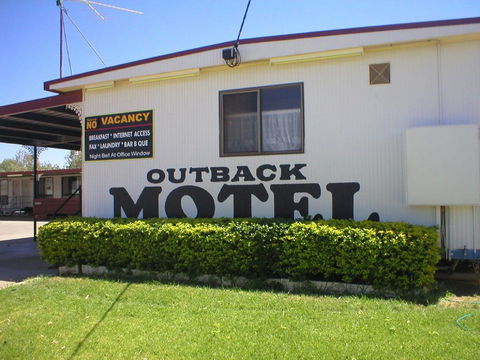 Winton Outback Motel - Holiday Sunshine Coast 0
