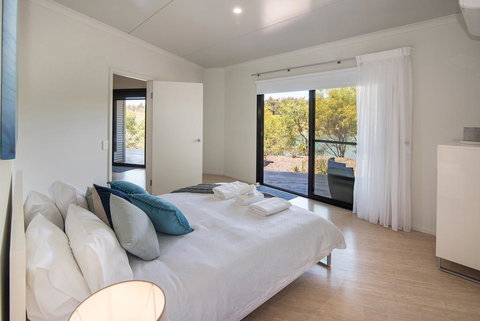 Wirraway Luxury Chalet - Holiday Sunshine Coast 2