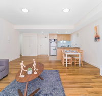 Wolli Creek Airport Serviced 2 Bedroom Apartment - Holiday Sunshine Coast