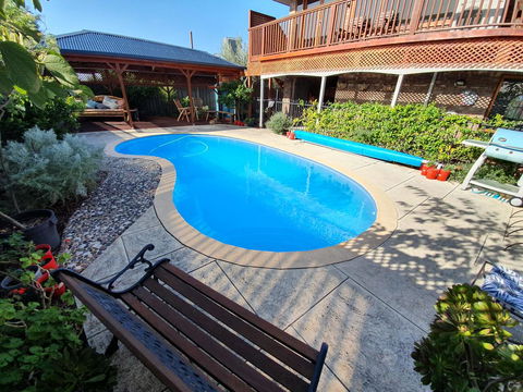 Wonderland Retreat - Sunshine Coast Tourism 0