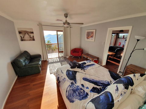 Wonderland Retreat - Sunshine Coast Tourism 1