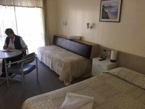 Woodmans Hill Motel - Sunshine Coast Tourism 1