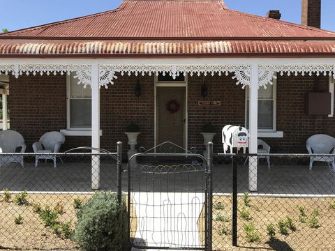 Woodstock Cottage - Sunshine Coast Tourism 0