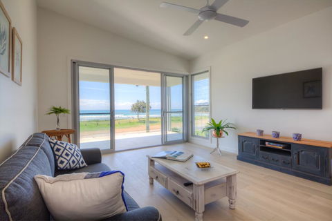 Woolgoolga By The Sea - Sunshine Coast Tourism 0