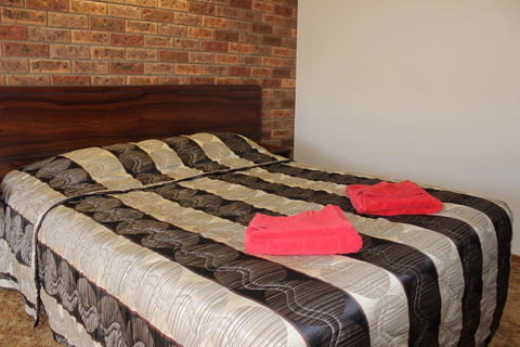 Woomargama Motel - Holiday Sunshine Coast 2