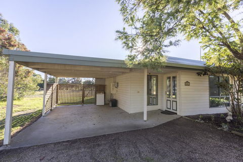 Woongara Cottage - Pet Friendly Country Retreat - Sunshine Coast Tourism 3