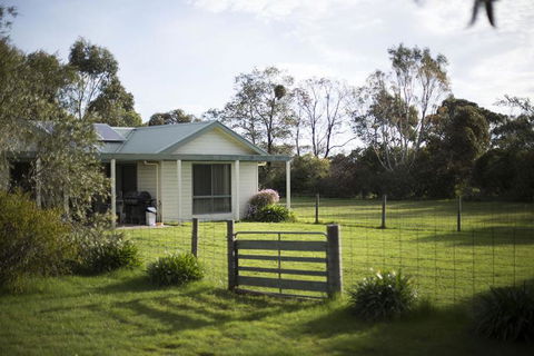 Woongara Cottage - Pet Friendly Country Retreat - Sunshine Coast Tourism 0