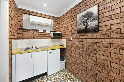 Woongarra Motel - Sunshine Coast Tourism 1