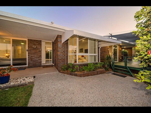 Woorim Secluded Palms Cottage - Sunshine Coast Tourism 0