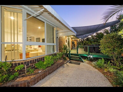 Woorim Secluded Palms Cottage - Sunshine Coast Tourism 1