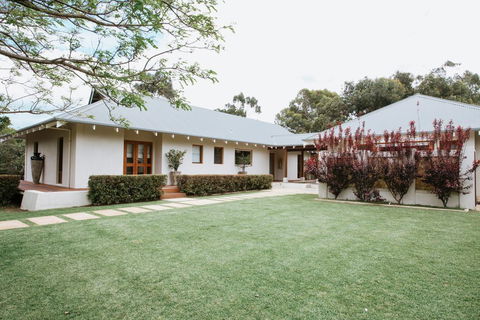 Yallingup Villas - Sunshine Coast Tourism 0
