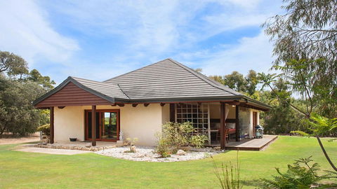 Yallingup Retreat - Holiday Sunshine Coast 0