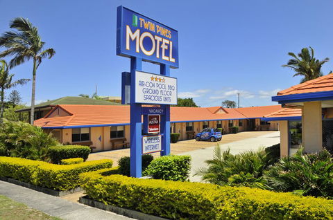 Yamba Twin Pines Motel - Sunshine Coast Tourism 0