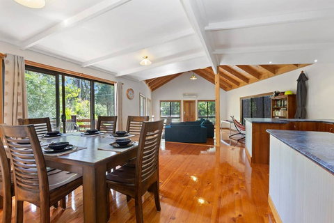 YARRABEE - The Perfect Getaway! - Sunshine Coast Tourism 0