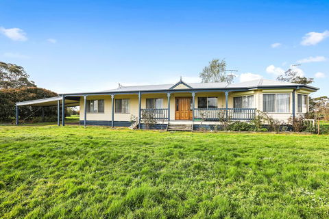 Yarragon 4 Bedroom House In Gippsland - Sunshine Coast Tourism 1