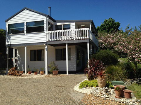 Yarra Glen Bed & Breakfast - Sunshine Coast Tourism 0