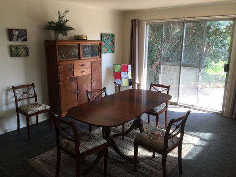 Yarram Cottage: Art And Accommodation - Sunshine Coast Tourism 3