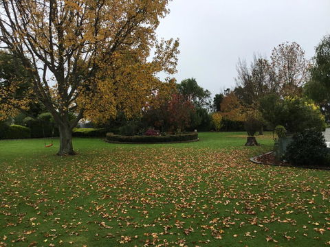 Yarragon Dairy Family Room - Sunshine Coast Tourism 0