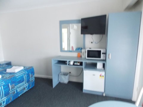 Yass Motel - Holiday Sunshine Coast 3