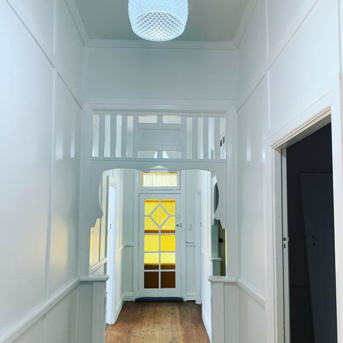 Yellow Door House Adelong - Holiday Sunshine Coast 3