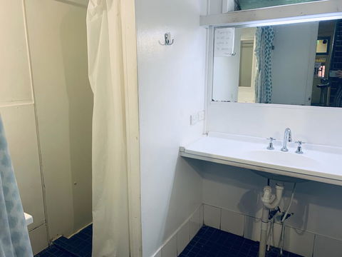 Yellow Submarine Backpackers - Sunshine Coast Tourism 1