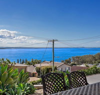 Yenangoon - Walking together Corlette - Sunshine Coast Tourism