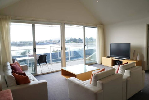 York Cove Holiday Hotel - Sunshine Coast Tourism 2