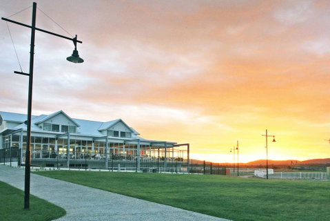 York Cove Holiday Hotel - Sunshine Coast Tourism 0