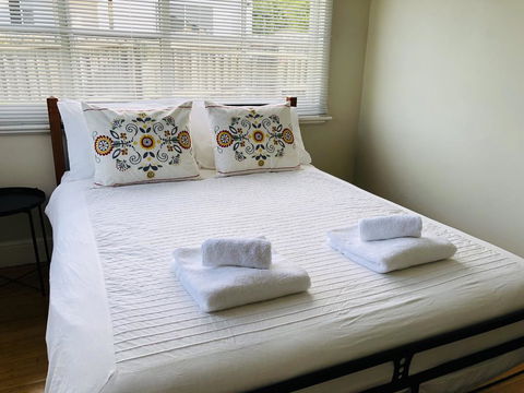 Your Home In Sandy Bay - Holiday Sunshine Coast 0