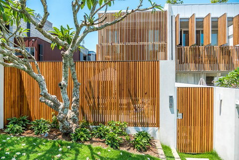 Your Luxury Escape - Driftwood Three At Clarkes Beach - Holiday Sunshine Coast 0