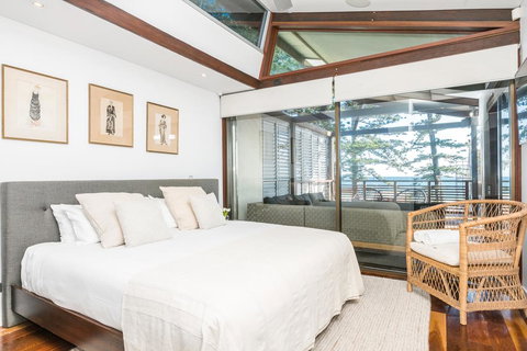 Your Luxury Escape - On The Bay - Stunning Beachfront Apartment - Holiday Sunshine Coast 3