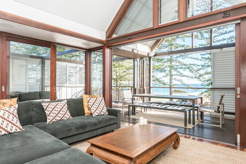 Your Luxury Escape - On The Bay - Stunning Beachfront Apartment - Holiday Sunshine Coast 0