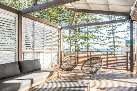 Your Luxury Escape - On The Bay - Stunning Beachfront Apartment - Holiday Sunshine Coast 1