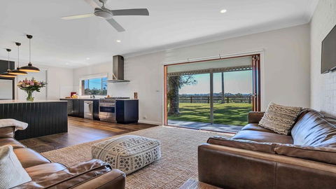 Your Luxury Escape - Paul's Farmhouse At Newrybar - Sunshine Coast Tourism 0