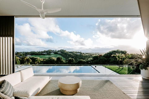 Your Luxury Escape - The Retreat - Holiday Sunshine Coast 0