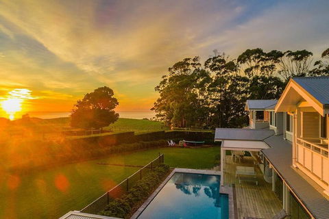 Your Luxury Escape - Trig Point - Holiday Sunshine Coast 0
