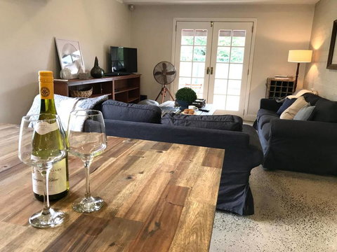 YSG The Edward Townhouse 151 - Walk To Town - Holiday Sunshine Coast 2