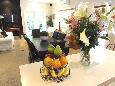 YSG The Edward Townhouse 157 - Steps To Town - Holiday Sunshine Coast 0