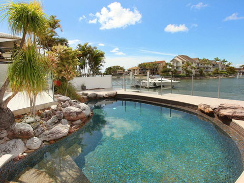 Yulunga 20 - 4 BDRM Canal Home With Pool - Holiday Sunshine Coast 0