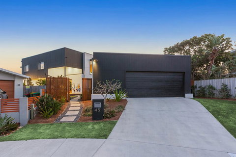 Ziba On Collins - Holiday Sunshine Coast 0