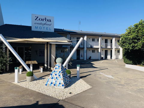 Zorba Waterfront Motel - Sunshine Coast Tourism 0