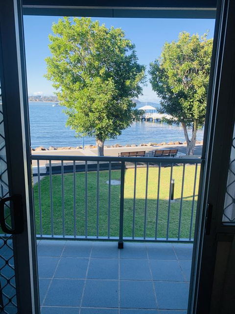 Zorba Waterfront Motel - Sunshine Coast Tourism 3