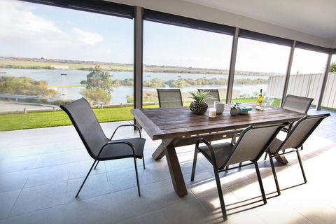 Serenity And Sweeping Murray River Views - Holiday Sunshine Coast 1