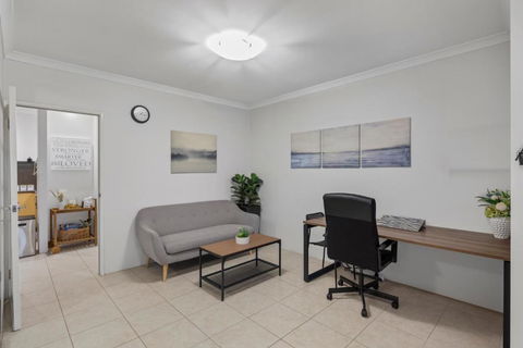 13 Family Home In Morley Sleeps 8 Comfortably - Sunshine Coast Tourism 4