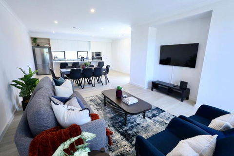 34 High End Quality Home - Glendalough - Sleeps 8 - Sunshine Coast Tourism 1