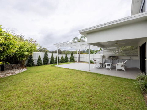 4BR Modern Home Near Parks And Dining With Outdoor Space - Sunshine Coast Tourism 1