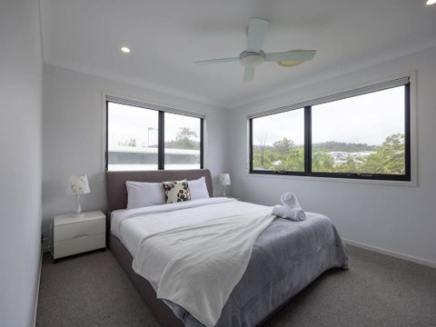 4BR Modern Home Near Parks And Dining With Outdoor Space - Sunshine Coast Tourism 3