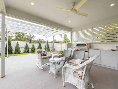 4BR Modern Home Near Parks And Dining With Outdoor Space - Sunshine Coast Tourism 4