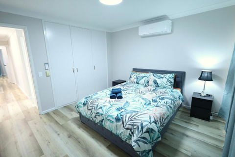 63 Family Home In Noranda Sleeps 8 - Sunshine Coast Tourism 0