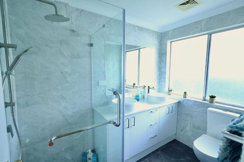 63 Family Home In Noranda Sleeps 8 - Sunshine Coast Tourism 3